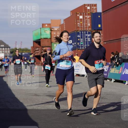 03.10.2025 - Köhlbrandbrückenlauf Michael Burmester http://msf.ph/oto/9026529 03.10.2025 10:30:10 Ziel 1358, 2325, 2326, 2763, 3657, 3784, 3819 meine-sportfotos.de