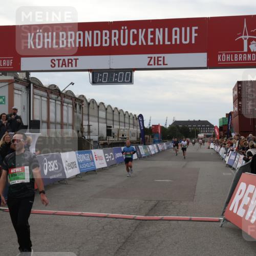 03.10.2025 - Köhlbrandbrückenlauf Julia Fischer http://msf.ph/oto/9026531 03.10.2025 16:01:00 Ziel 7223, 7294, 7396, 7522, 7561, 8676, 8883, 8940, 9736 meine-sportfotos.de