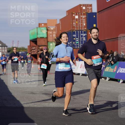 03.10.2025 - Köhlbrandbrückenlauf Michael Burmester http://msf.ph/oto/9026535 03.10.2025 10:30:10 Ziel 1358, 2325, 2326, 2763, 3657, 3784, 3819 meine-sportfotos.de