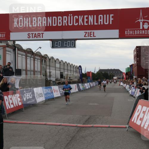 03.10.2025 - Köhlbrandbrückenlauf Julia Fischer http://msf.ph/oto/9026539 03.10.2025 16:01:01 Ziel 7223, 7294, 7396, 7522, 8676, 8855, 8883, 8940, 9736 meine-sportfotos.de