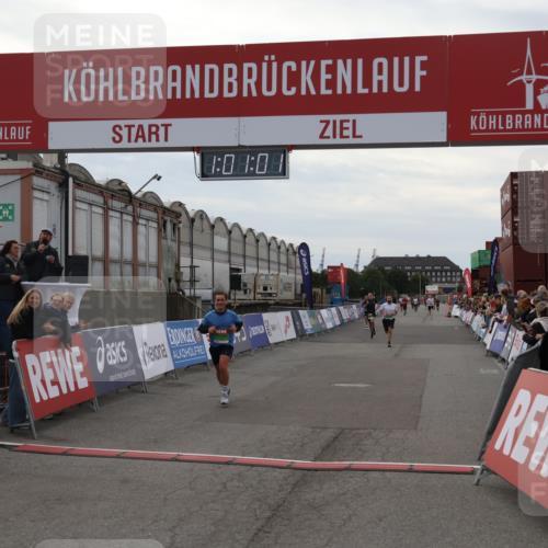 03.10.2025 - Köhlbrandbrückenlauf Julia Fischer http://msf.ph/oto/9026541 03.10.2025 16:01:01 Ziel 7223, 7294, 7396, 7522, 8676, 8855, 8883, 8940, 9736 meine-sportfotos.de
