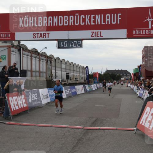 03.10.2025 - Köhlbrandbrückenlauf Julia Fischer http://msf.ph/oto/9026544 03.10.2025 16:01:02 Ziel 7223, 7294, 7396, 7522, 8676, 8855, 8883, 8940, 9736 meine-sportfotos.de