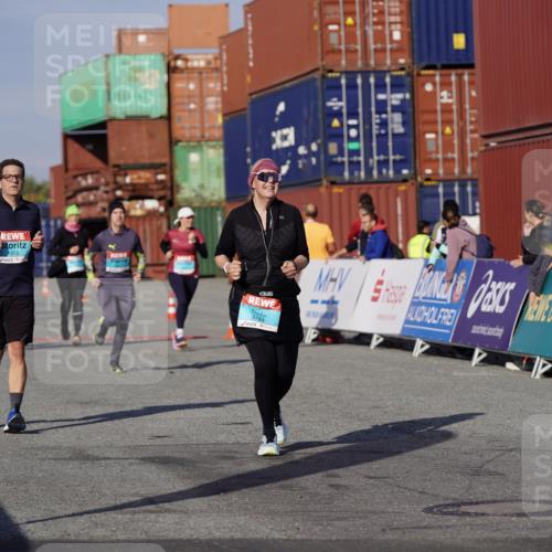 03.10.2025 - Köhlbrandbrückenlauf Michael Burmester http://msf.ph/oto/9026546 03.10.2025 10:30:12 Ziel 1358, 2267, 2497, 2498, 2726, 2727, 2763, 3657, 3784, 3819 meine-sportfotos.de