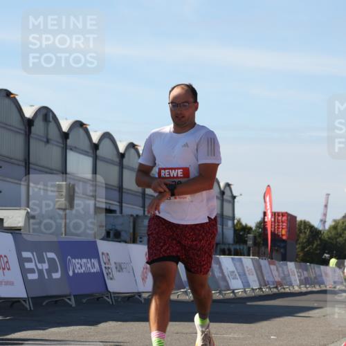 03.10.2025 - Köhlbrandbrückenlauf Luisa Fischer http://msf.ph/oto/9026548 03.10.2025 12:55:12 Ziel 6130, 6410 meine-sportfotos.de