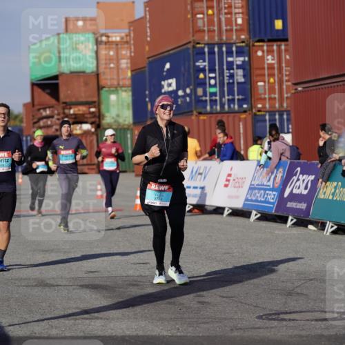 03.10.2025 - Köhlbrandbrückenlauf Michael Burmester http://msf.ph/oto/9026553 03.10.2025 10:30:12 Ziel 1358, 2267, 2497, 2498, 2726, 2727, 2763, 3657, 3784, 3819 meine-sportfotos.de