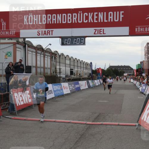 03.10.2025 - Köhlbrandbrückenlauf Julia Fischer http://msf.ph/oto/9026554 03.10.2025 16:01:03 Ziel 7294, 7396, 7522, 8676, 8855, 8883, 9736 meine-sportfotos.de