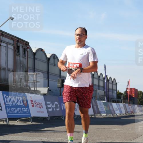 03.10.2025 - Köhlbrandbrückenlauf Luisa Fischer http://msf.ph/oto/9026556 03.10.2025 12:55:12 Ziel 6130, 6410 meine-sportfotos.de