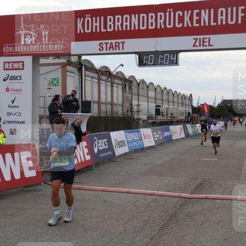 03.10.2025 - Köhlbrandbrückenlauf Julia Fischer http://msf.ph/oto/9026558 03.10.2025 16:01:04 Ziel 7294, 7396, 8676, 8855, 8883, 9736 meine-sportfotos.de