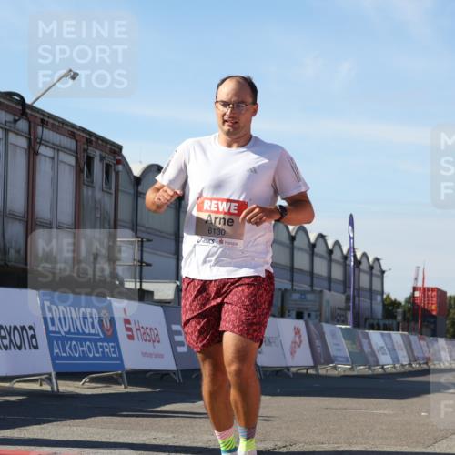 03.10.2025 - Köhlbrandbrückenlauf Luisa Fischer http://msf.ph/oto/9026560 03.10.2025 12:55:13 Ziel 6130, 6410 meine-sportfotos.de