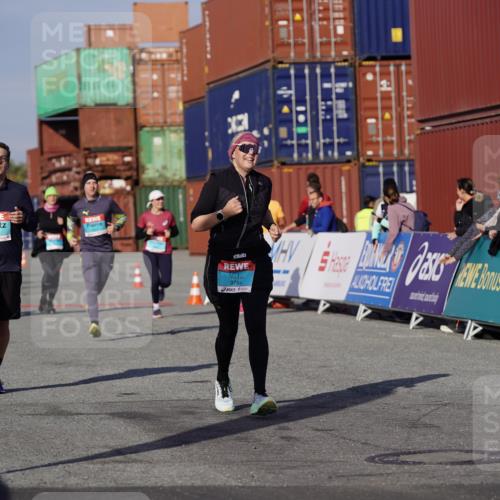 03.10.2025 - Köhlbrandbrückenlauf Michael Burmester http://msf.ph/oto/9026561 03.10.2025 10:30:12 Ziel 1358, 2267, 2497, 2498, 2726, 2727, 2763, 3657, 3784, 3819 meine-sportfotos.de