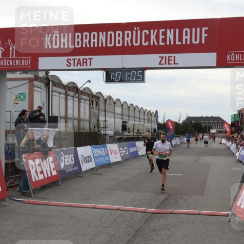 03.10.2025 - Köhlbrandbrückenlauf Julia Fischer http://msf.ph/oto/9026562 03.10.2025 16:01:06 Ziel 7294, 7396, 7398, 8676, 8855, 9589, 9736 meine-sportfotos.de