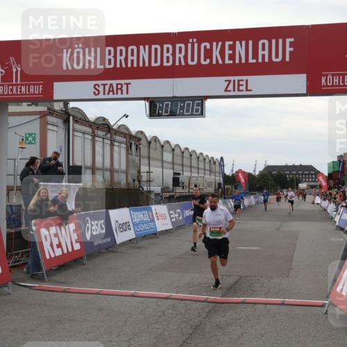 03.10.2025 - Köhlbrandbrückenlauf Julia Fischer http://msf.ph/oto/9026566 03.10.2025 16:01:06 Ziel 7294, 7396, 7398, 8676, 8855, 9589, 9736 meine-sportfotos.de