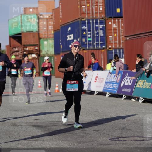 03.10.2025 - Köhlbrandbrückenlauf Michael Burmester http://msf.ph/oto/9026567 03.10.2025 10:30:12 Ziel 1358, 2267, 2497, 2498, 2726, 2727, 2763, 3657, 3784, 3819 meine-sportfotos.de