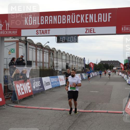 03.10.2025 - Köhlbrandbrückenlauf Julia Fischer http://msf.ph/oto/9026570 03.10.2025 16:01:06 Ziel 7294, 7396, 7398, 8676, 8855, 9589, 9736 meine-sportfotos.de
