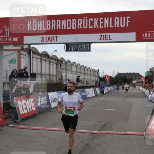 03.10.2025 - Köhlbrandbrückenlauf Julia Fischer http://msf.ph/oto/9026575 03.10.2025 16:01:07 Ziel 7294, 7396, 7398, 8676, 8855, 9589, 9736 meine-sportfotos.de