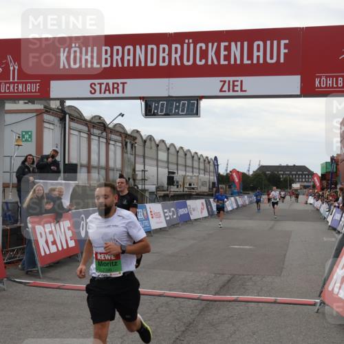 03.10.2025 - Köhlbrandbrückenlauf Julia Fischer http://msf.ph/oto/9026578 03.10.2025 16:01:07 Ziel 7294, 7396, 7398, 8676, 8855, 9589, 9736 meine-sportfotos.de