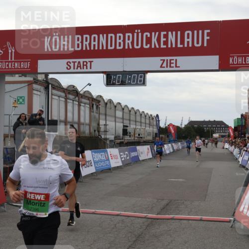 03.10.2025 - Köhlbrandbrückenlauf Julia Fischer http://msf.ph/oto/9026584 03.10.2025 16:01:08 Ziel 7294, 7396, 7398, 8855, 9589 meine-sportfotos.de