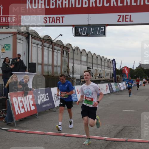 03.10.2025 - Köhlbrandbrückenlauf Julia Fischer http://msf.ph/oto/9026592 03.10.2025 16:01:12 Ziel 7282, 7294, 7396, 7398, 8855, 9589 meine-sportfotos.de