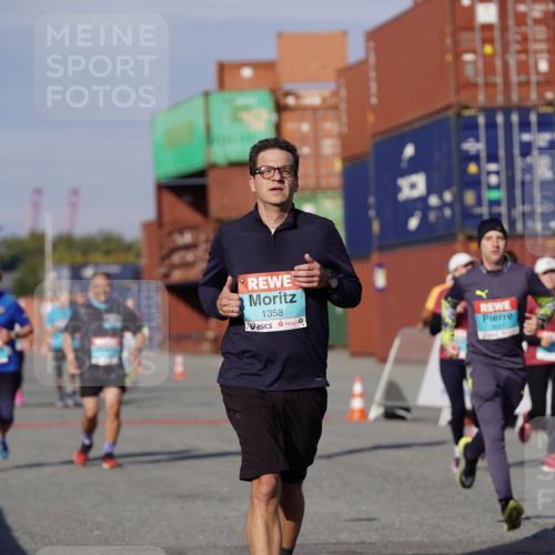 03.10.2025 - Köhlbrandbrückenlauf Michael Burmester http://msf.ph/oto/9026594 03.10.2025 10:30:14 Ziel 1358, 2267, 2497, 2498, 2726, 2727, 2763, 3657, 3784, 3819 meine-sportfotos.de
