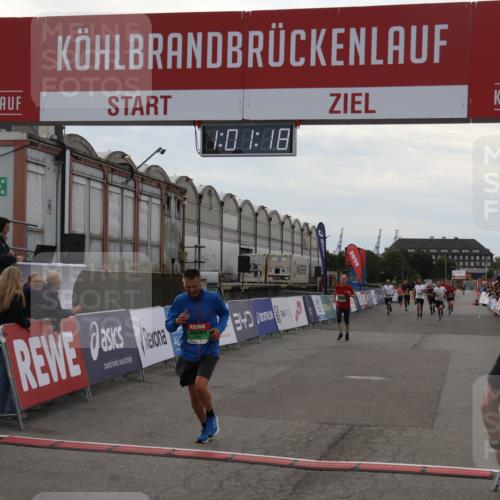 03.10.2025 - Köhlbrandbrückenlauf Julia Fischer http://msf.ph/oto/9026599 03.10.2025 16:01:18 Ziel 7282, 7398, 9346, 9589 meine-sportfotos.de