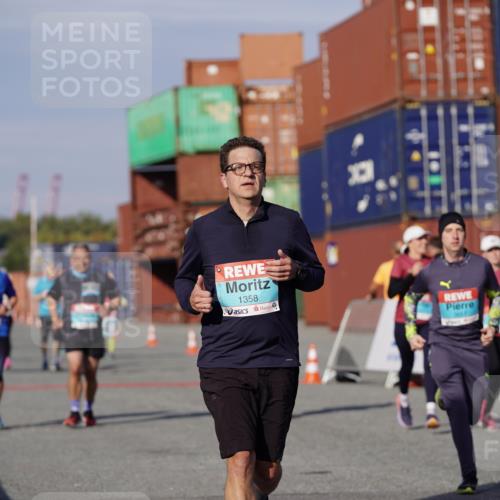 03.10.2025 - Köhlbrandbrückenlauf Michael Burmester http://msf.ph/oto/9026603 03.10.2025 10:30:14 Ziel 1358, 2267, 2497, 2498, 2726, 2727, 2763, 3657, 3784, 3819 meine-sportfotos.de