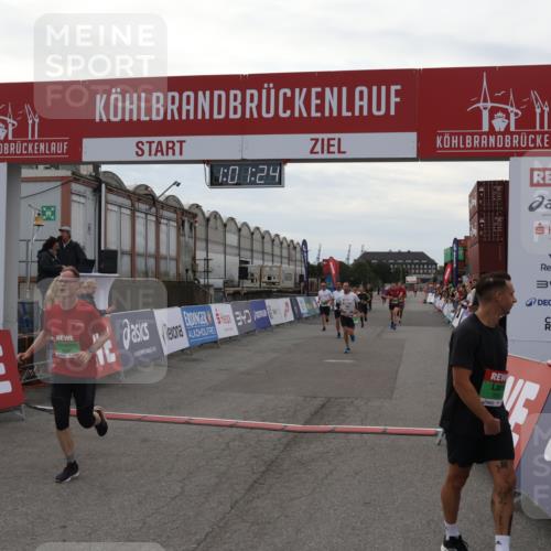 03.10.2025 - Köhlbrandbrückenlauf Julia Fischer http://msf.ph/oto/9026619 03.10.2025 16:01:24 Ziel 7282, 7342, 7364, 7372, 7965, 8807, 9129, 9346 meine-sportfotos.de
