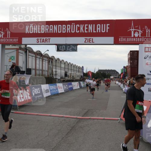 03.10.2025 - Köhlbrandbrückenlauf Julia Fischer http://msf.ph/oto/9026622 03.10.2025 16:01:24 Ziel 7282, 7342, 7364, 7372, 7965, 8807, 9129, 9346 meine-sportfotos.de
