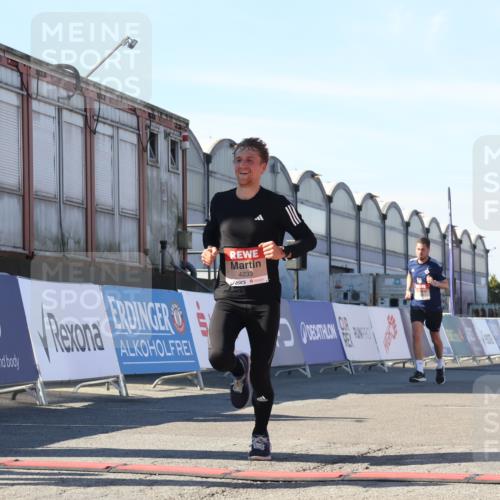 03.10.2025 - Köhlbrandbrückenlauf Luisa Fischer http://msf.ph/oto/9026623 03.10.2025 12:55:30 Ziel 4089, 4104, 4233, 6091 meine-sportfotos.de