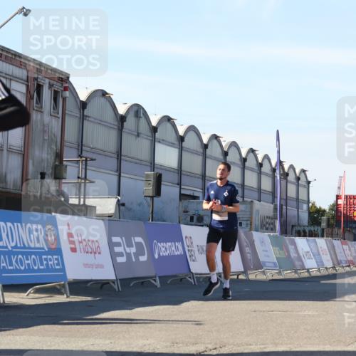 03.10.2025 - Köhlbrandbrückenlauf Luisa Fischer http://msf.ph/oto/9026633 03.10.2025 12:55:31 Ziel 4089, 4104, 4233, 6091 meine-sportfotos.de