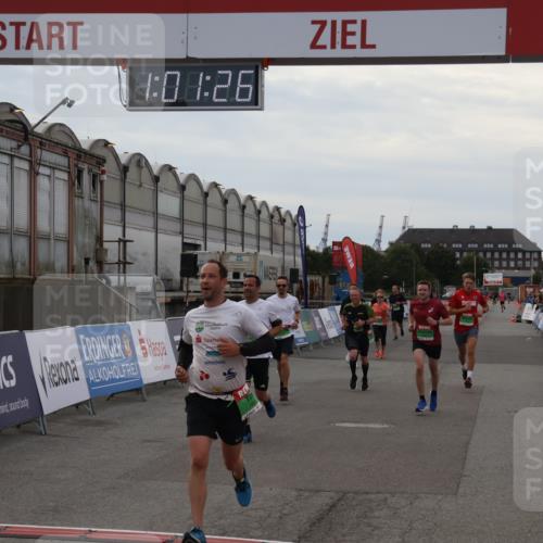 03.10.2025 - Köhlbrandbrückenlauf Julia Fischer http://msf.ph/oto/9026634 03.10.2025 16:01:26 Ziel 7266, 7282, 7320, 7342, 7364, 7372, 7965, 8807, 9129, 9346 meine-sportfotos.de