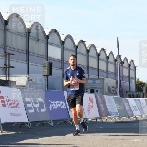 03.10.2025 - Köhlbrandbrückenlauf Luisa Fischer http://msf.ph/oto/9026636 03.10.2025 12:55:31 Ziel 4089, 4104, 4233, 6091 meine-sportfotos.de