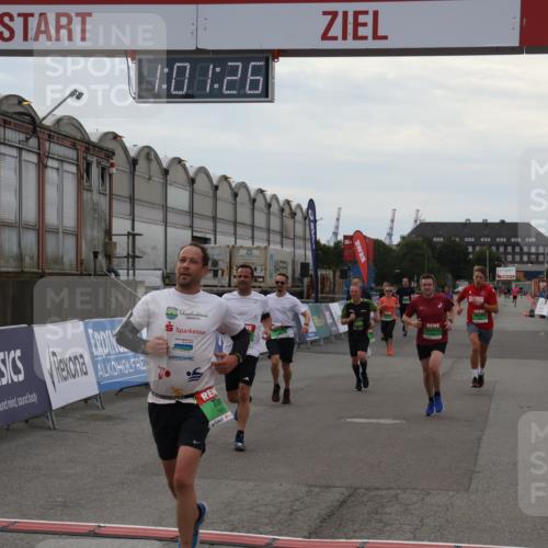 03.10.2025 - Köhlbrandbrückenlauf Julia Fischer http://msf.ph/oto/9026638 03.10.2025 16:01:27 Ziel 7266, 7282, 7320, 7342, 7364, 7372, 7965, 8807, 9129, 9346 meine-sportfotos.de