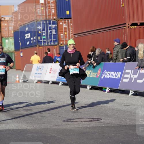 03.10.2025 - Köhlbrandbrückenlauf Michael Burmester http://msf.ph/oto/9026643 03.10.2025 10:30:18 Ziel 1358, 2267, 2386, 2497, 2498, 2726, 2727, 3657 meine-sportfotos.de
