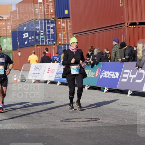 03.10.2025 - Köhlbrandbrückenlauf Michael Burmester http://msf.ph/oto/9026651 03.10.2025 10:30:18 Ziel 1358, 2267, 2386, 2497, 2498, 2726, 2727, 3657 meine-sportfotos.de