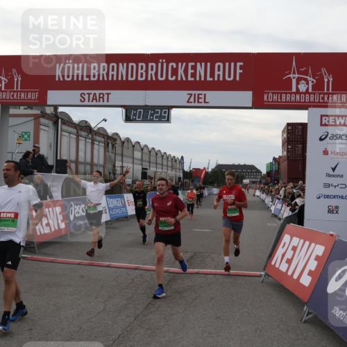 03.10.2025 - Köhlbrandbrückenlauf Julia Fischer http://msf.ph/oto/9026663 03.10.2025 16:01:29 Ziel 7144, 7266, 7320, 7342, 7364, 7372, 7965, 8807, 9129, 9346 meine-sportfotos.de