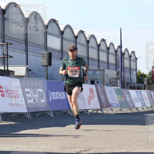 03.10.2025 - Köhlbrandbrückenlauf Luisa Fischer http://msf.ph/oto/9026676 03.10.2025 12:55:39 Ziel 4001, 4089, 4104, 4233, 4594, 6091, 6100, 6762 meine-sportfotos.de