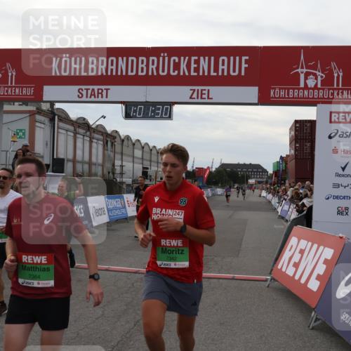 03.10.2025 - Köhlbrandbrückenlauf Julia Fischer http://msf.ph/oto/9026677 03.10.2025 16:01:31 Ziel 7144, 7266, 7320, 7342, 7364, 7372, 7965, 8807, 8990, 9129, 9346 meine-sportfotos.de