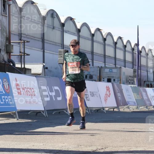 03.10.2025 - Köhlbrandbrückenlauf Luisa Fischer http://msf.ph/oto/9026680 03.10.2025 12:55:39 Ziel 4001, 4089, 4104, 4233, 4594, 6091, 6100, 6762 meine-sportfotos.de