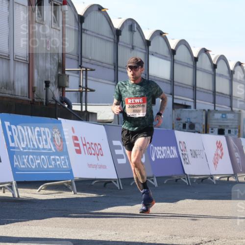 03.10.2025 - Köhlbrandbrückenlauf Luisa Fischer http://msf.ph/oto/9026683 03.10.2025 12:55:39 Ziel 4001, 4089, 4104, 4233, 4594, 6091, 6100, 6762 meine-sportfotos.de