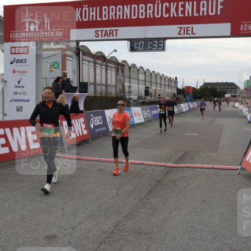 03.10.2025 - Köhlbrandbrückenlauf Julia Fischer http://msf.ph/oto/9026684 03.10.2025 16:01:33 Ziel 7144, 7266, 7320, 7342, 7364, 7372, 7965, 8800, 8807, 8990, 9129 meine-sportfotos.de