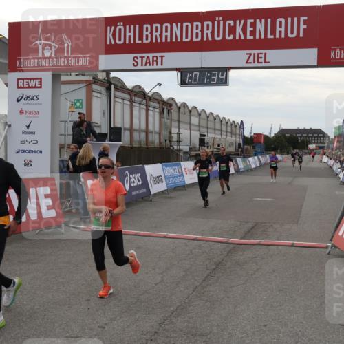 03.10.2025 - Köhlbrandbrückenlauf Julia Fischer http://msf.ph/oto/9026692 03.10.2025 16:01:34 Ziel 7144, 7266, 7320, 7342, 7364, 7372, 7965, 8800, 8807, 8990, 9129 meine-sportfotos.de