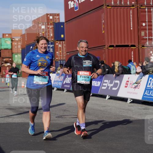 03.10.2025 - Köhlbrandbrückenlauf Michael Burmester http://msf.ph/oto/9026695 03.10.2025 10:30:20 Ziel 2267, 2342, 2343, 2386, 2497, 2498, 2726, 2727, 3657 meine-sportfotos.de