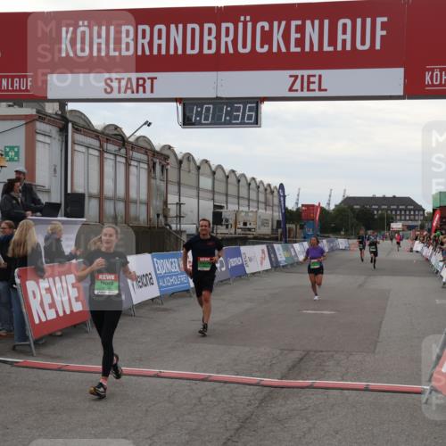 03.10.2025 - Köhlbrandbrückenlauf Julia Fischer http://msf.ph/oto/9026701 03.10.2025 16:01:36 Ziel 7144, 7266, 7320, 7342, 7364, 7372, 7965, 8800, 8807, 8990, 9129 meine-sportfotos.de