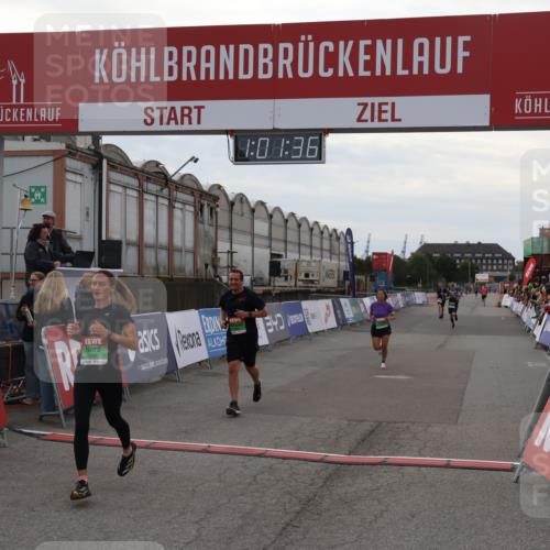 03.10.2025 - Köhlbrandbrückenlauf Julia Fischer http://msf.ph/oto/9026705 03.10.2025 16:01:36 Ziel 7144, 7266, 7320, 7342, 7364, 7372, 7965, 8800, 8807, 8990, 9129 meine-sportfotos.de
