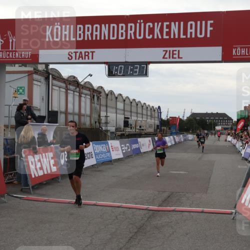 03.10.2025 - Köhlbrandbrückenlauf Julia Fischer http://msf.ph/oto/9026715 03.10.2025 16:01:37 Ziel 7144, 7266, 7320, 7342, 7364, 7372, 7805, 8800, 8807, 8990, 9129 meine-sportfotos.de