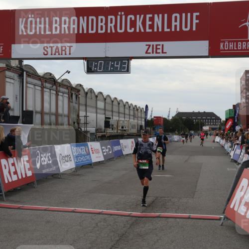 03.10.2025 - Köhlbrandbrückenlauf Julia Fischer http://msf.ph/oto/9026736 03.10.2025 16:01:43 Ziel 7144, 7805, 8800, 8990, 9453 meine-sportfotos.de