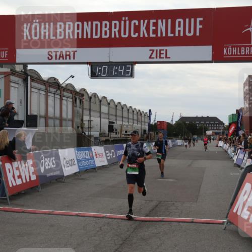 03.10.2025 - Köhlbrandbrückenlauf Julia Fischer http://msf.ph/oto/9026740 03.10.2025 16:01:43 Ziel 7144, 7805, 8800, 8990, 9453 meine-sportfotos.de