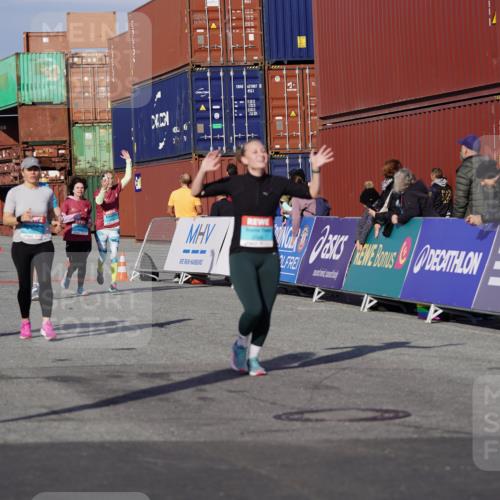 03.10.2025 - Köhlbrandbrückenlauf Michael Burmester http://msf.ph/oto/9026742 03.10.2025 10:30:23 Ziel 2037, 2267, 2342, 2343, 2386, 2497, 2498, 2533, 2554, 2726, 2727, 3129 meine-sportfotos.de
