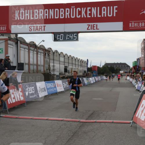 03.10.2025 - Köhlbrandbrückenlauf Julia Fischer http://msf.ph/oto/9026747 03.10.2025 16:01:45 Ziel 7144, 7805, 8800, 8990, 9453 meine-sportfotos.de