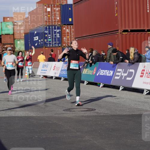 03.10.2025 - Köhlbrandbrückenlauf Michael Burmester http://msf.ph/oto/9026749 03.10.2025 10:30:24 Ziel 2037, 2267, 2342, 2343, 2386, 2498, 2533, 2554, 2726, 2727, 3129 meine-sportfotos.de